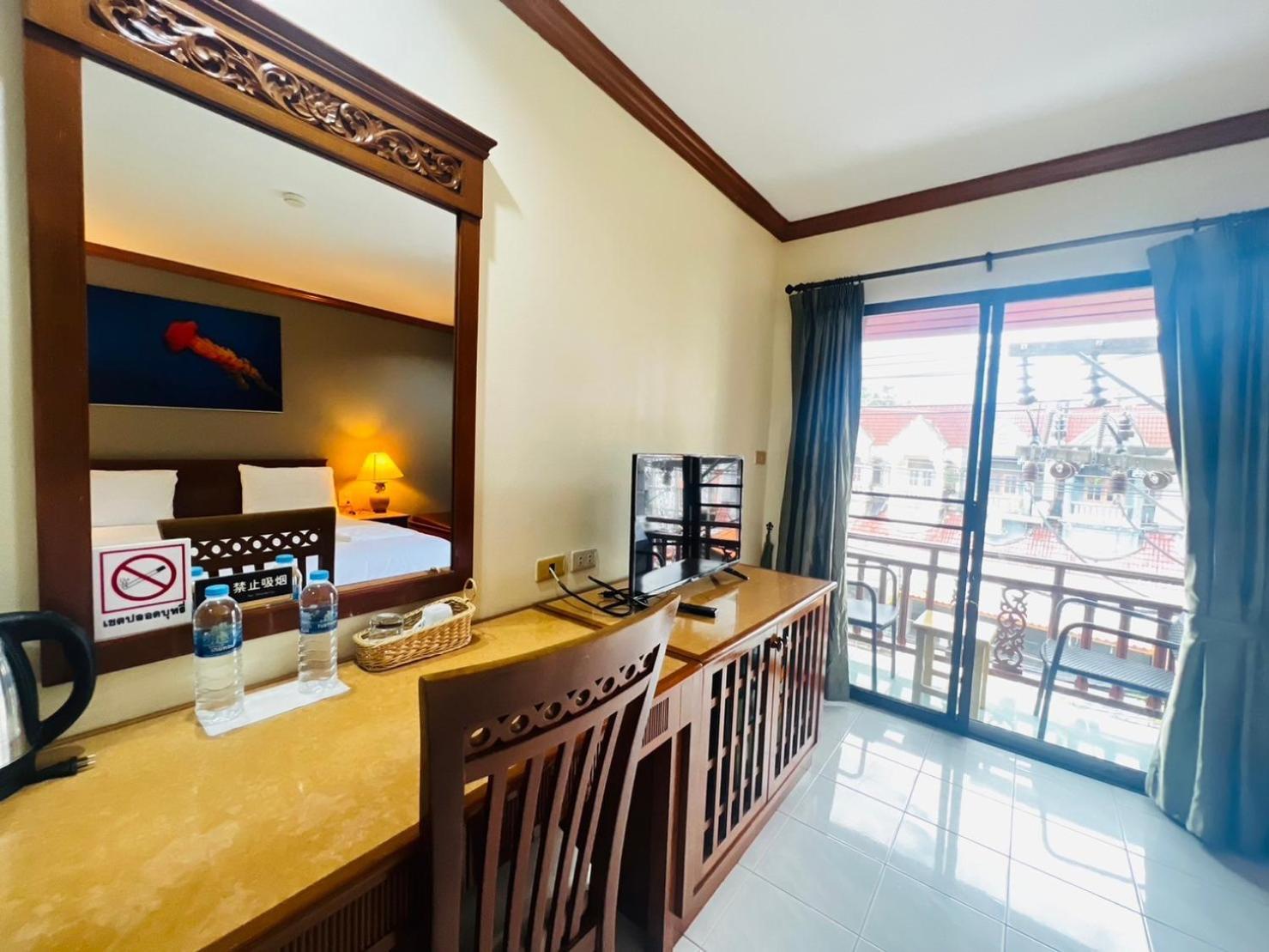 Hotel Royal Vista Patong Exterior foto