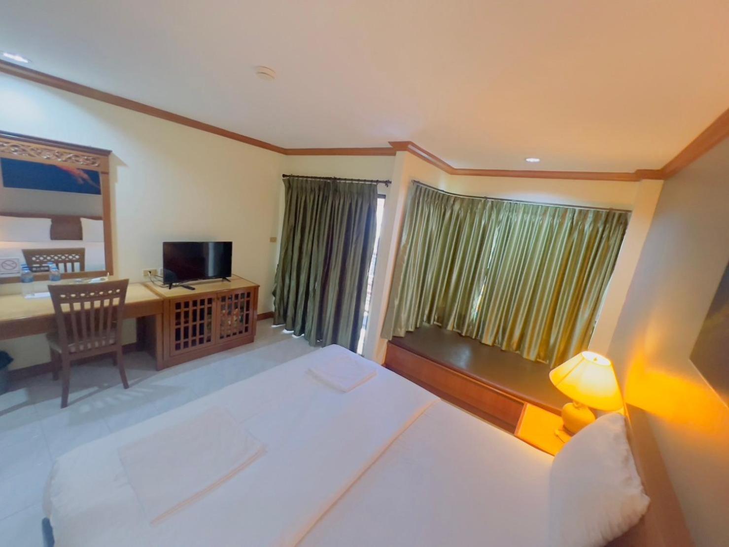 Hotel Royal Vista Patong Exterior foto