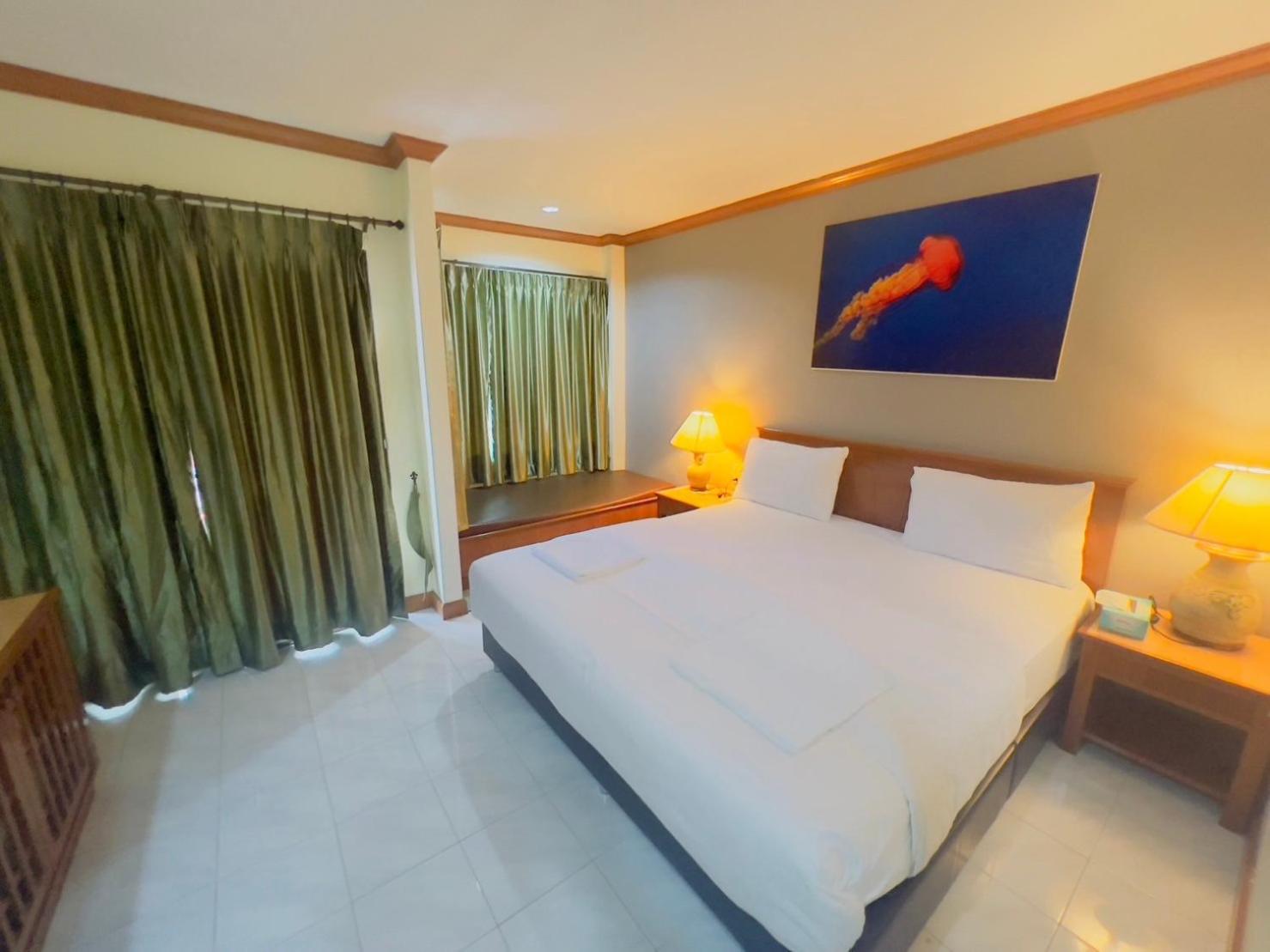 Hotel Royal Vista Patong Exterior foto