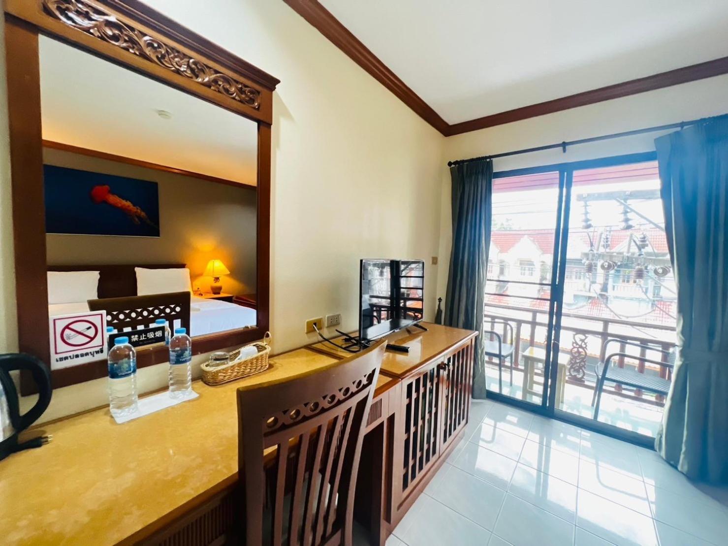 Hotel Royal Vista Patong Exterior foto