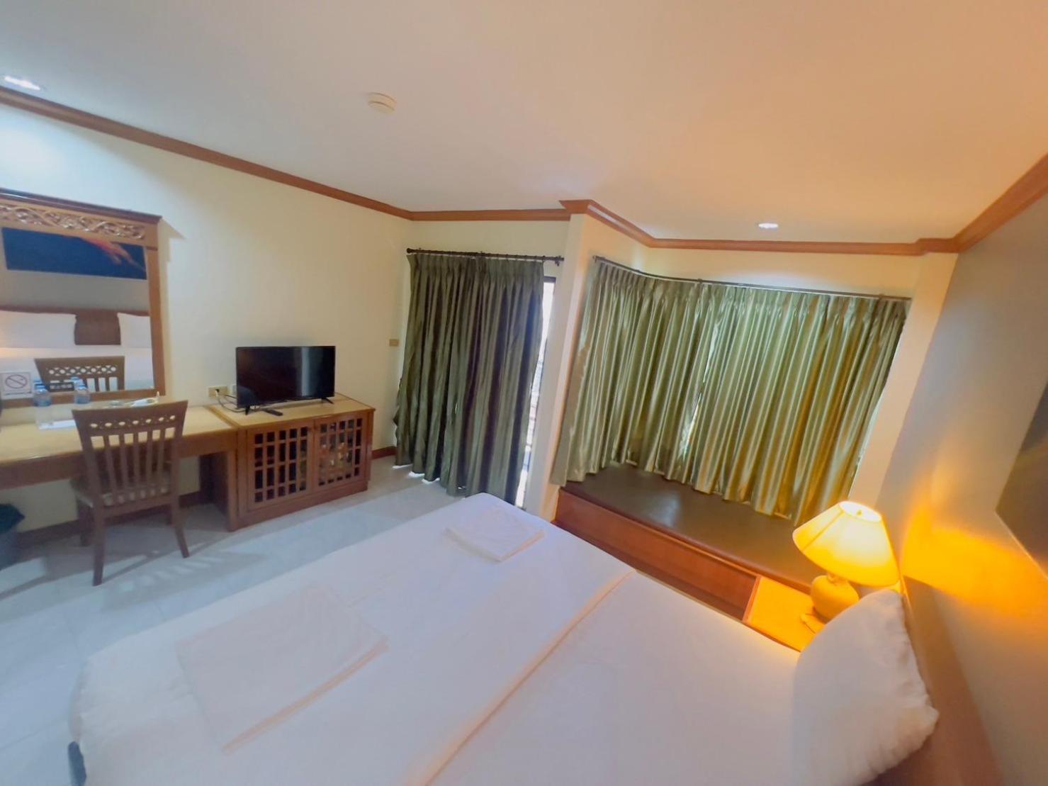 Hotel Royal Vista Patong Exterior foto