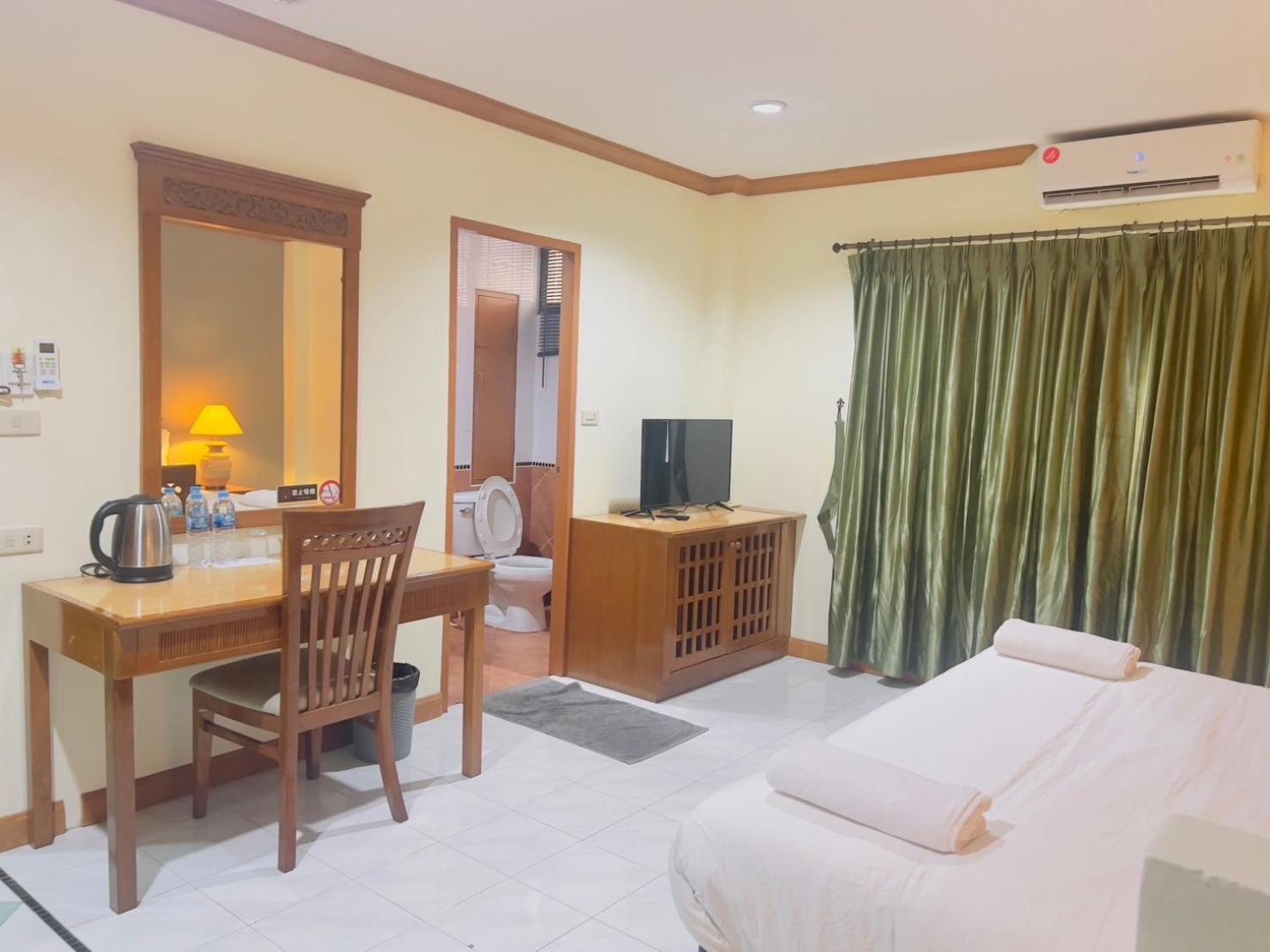 Hotel Royal Vista Patong Exterior foto
