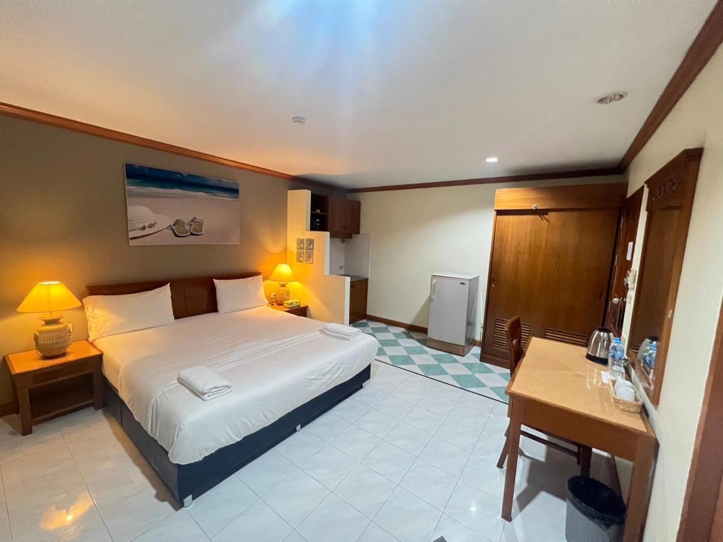 Hotel Royal Vista Patong Exterior foto